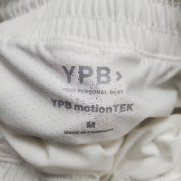 Abercrombie YPB MotionTEK Women's Size M White Workout Shorts With Cinch Waist - Picture 6 of 7